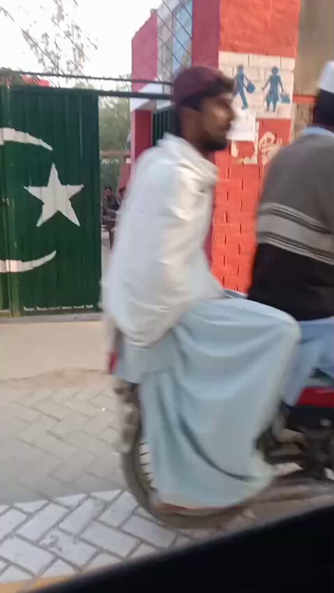 بلاک چوک چوریٹہ خواتین پولنگ اسٹیشن میرے سیٹ پہ زبردستی الیکشن۔۔ پہ جس طرح خواتین نے اج میرے حلقے میں اس فراڈ الیکشن کا بائیکاٹ کیا مجھے اپ پہ فخر ہے ۔