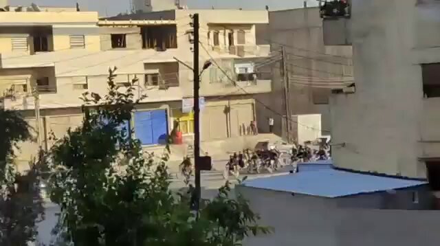 RIGHT NOW 🚨active genocide of syrian Christians and alawites in Homs by Jolani’s men.