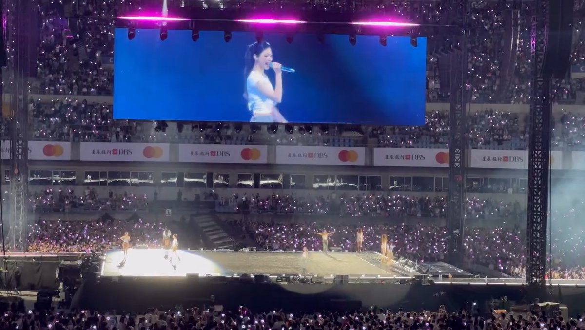 TWICE came back out to perform TT for ANOTHER encore after the curtains closed, just for Taiwan