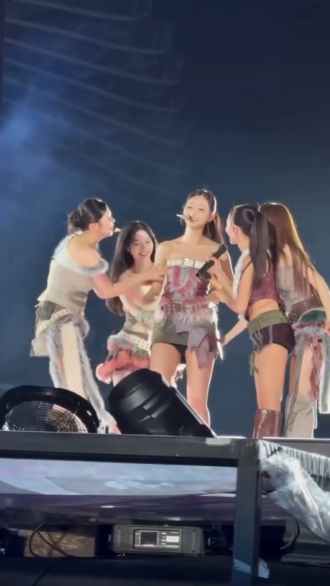 The members running over to baby Tzuyu because they thought she was crying, but she was just clearing her throat 😭🥺