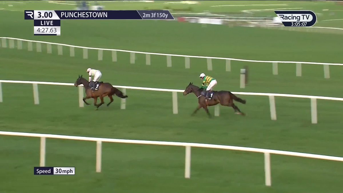 What a race! 𝐆𝐚𝐞𝐥𝐢𝐜 𝐖𝐚𝐫𝐫𝐢𝐨𝐫 denies Fact To File in yet another epic John Durkan at Punchestown 👏