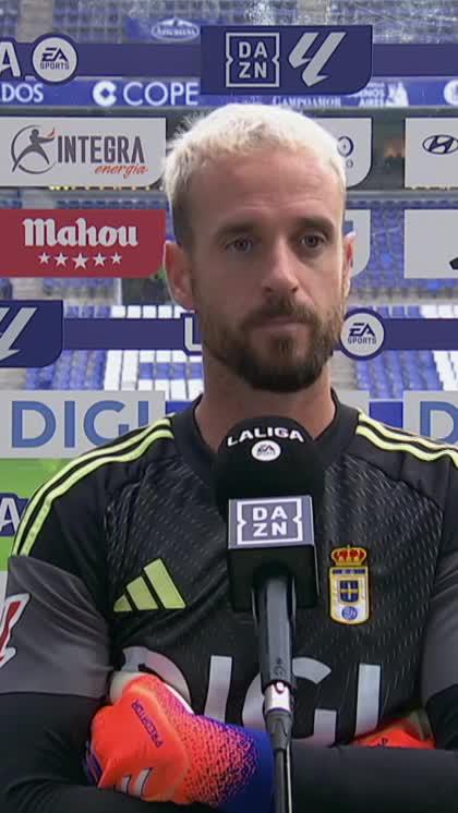 "Si muero, muero con él. Me decía que iba ahí" 💙 Aarón Escandell y el mérito del entrenador de porteros del Real Oviedo en el penalti parado 👏🏻 #LALIGAenDAZN ⚽