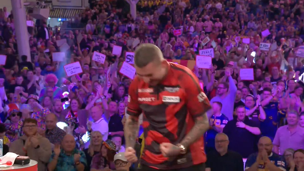 ASPINALL EDGES THROUGH! What a contest 👏 Nathan Aspinall survives a late fightback from Josh Rock, averaging north of 101 to reach the semi-finals! 📺 #PCFinals | QF