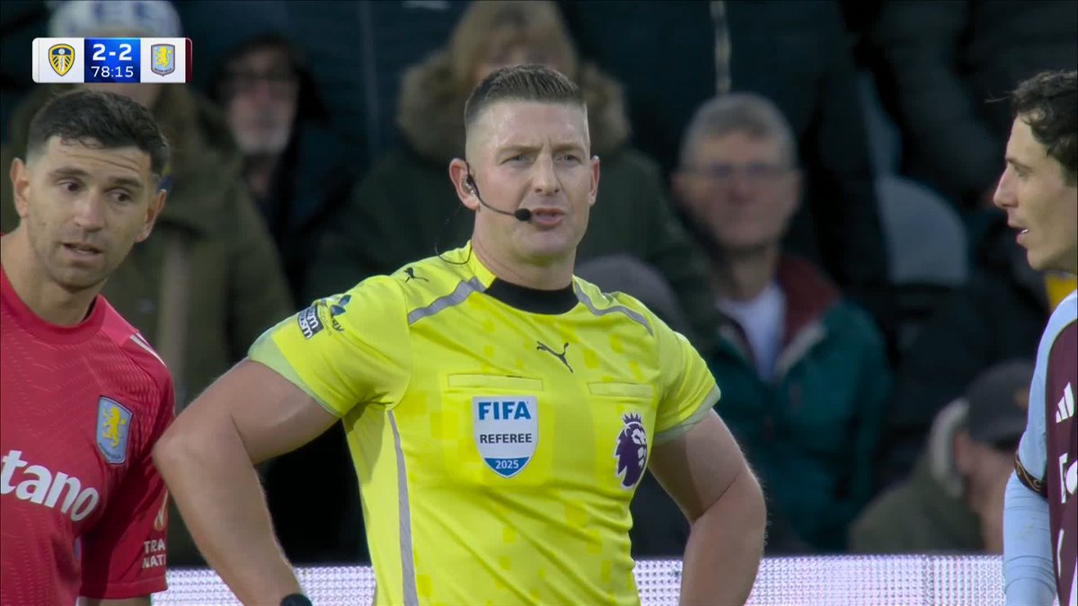 Leeds' equaliser is ruled out through handball! ❌