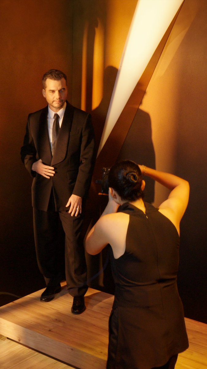 Behind the shot at the 16th Governors Awards… framing greatness one click at a time with photographer Cibelle Levi. 📸 Set Design: Justin Corrigan