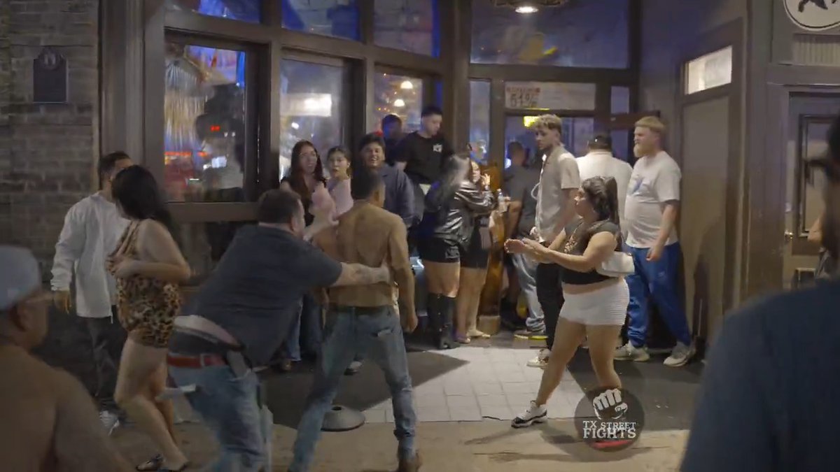 Fights break out on 6th Street Austin TX 11-22-2025 #fight #Fights #atx November 2025