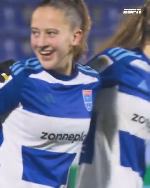 PEC Zwolle Vrouwen maakt gehakt van Ajax. Sophie van Vugt maakt er 7-1 van met haar derde goal!🤯 #pecaja