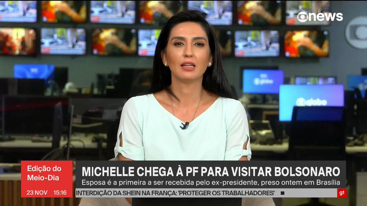 IMAGENS: A ex-primeira-dama Michelle Bolsonaro chegou na tarde deste domingo (23) à sede da PF, em Brasília, para visitar o ex-presidente Jair Bolsonaro. ➡️ Assista à #GloboNews: #jornalglobonews