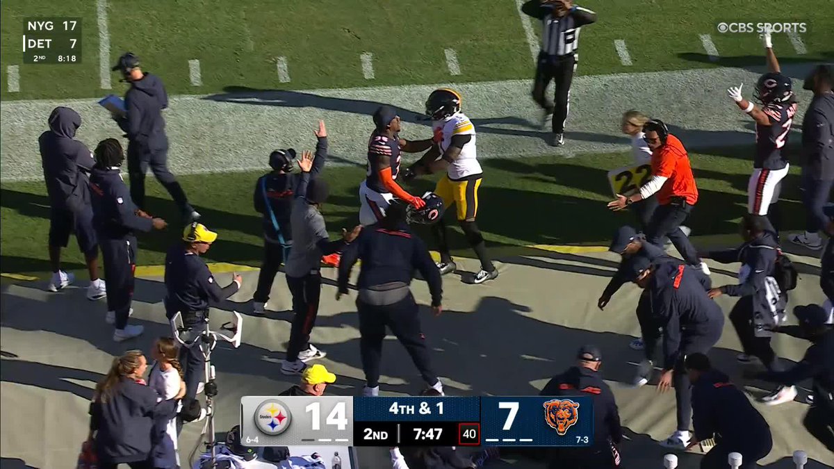Jalen Ramsey with a questionable hit on Caleb Williams going out of bounds… the Bears’ sideline did not like that.