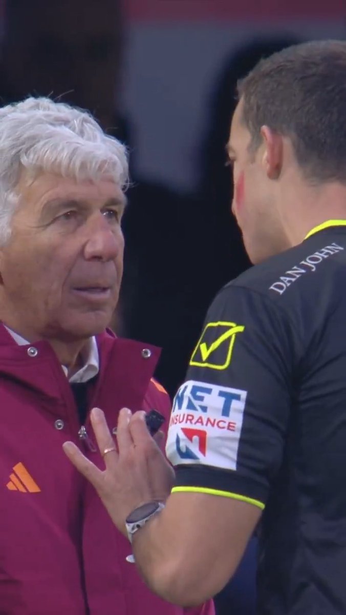 Gasperini s'𝒊𝒏𝒇𝒖𝒓𝒊𝒂 per l'espulsione 🫨🤬🟥 Poi commenta il rosso per doppia ammonizione, senza peli sulla lingua, a #DAZN 🎙️ 🎤 Giorgia Rossi #Gasperini #Roma