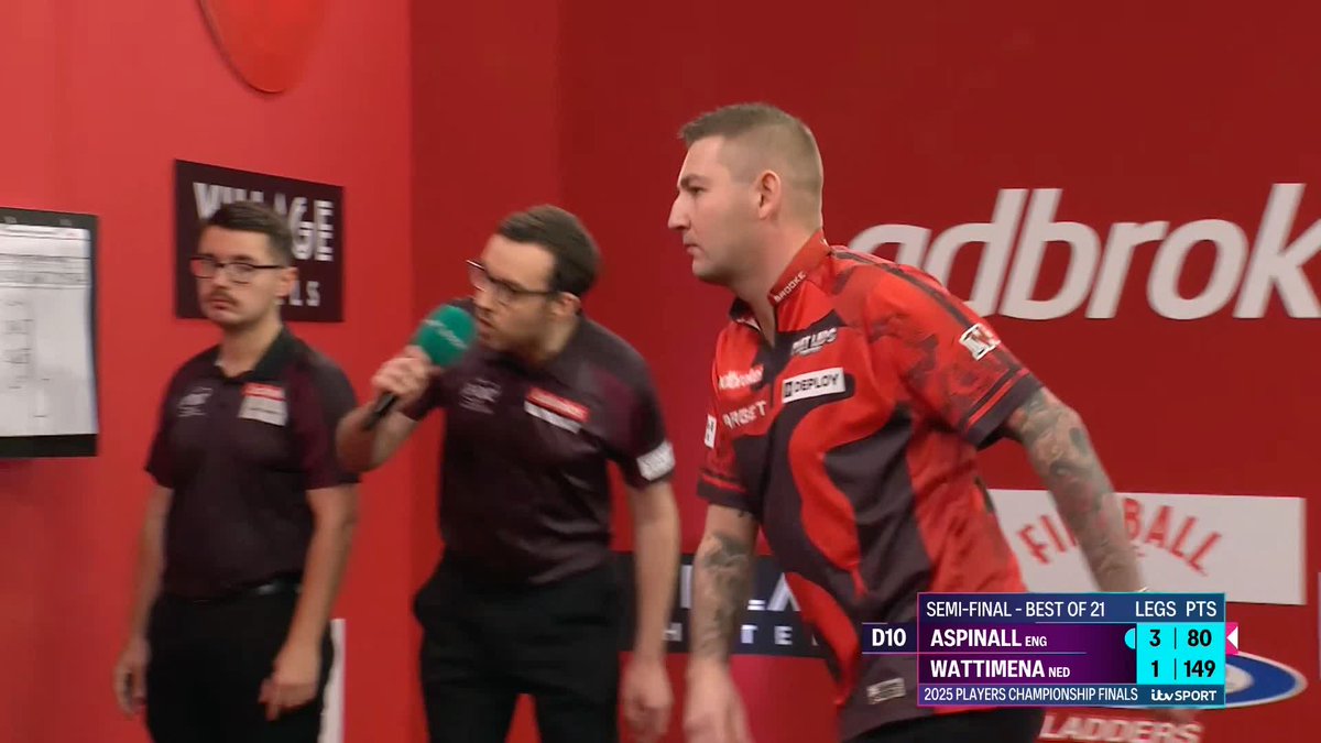 THE ASP IS CRUISING! Nathan Aspinall has taken as early 4-1 lead over Jermaine Wattimena, starting strong with a 102 average! 📺 #PCFinals | SF