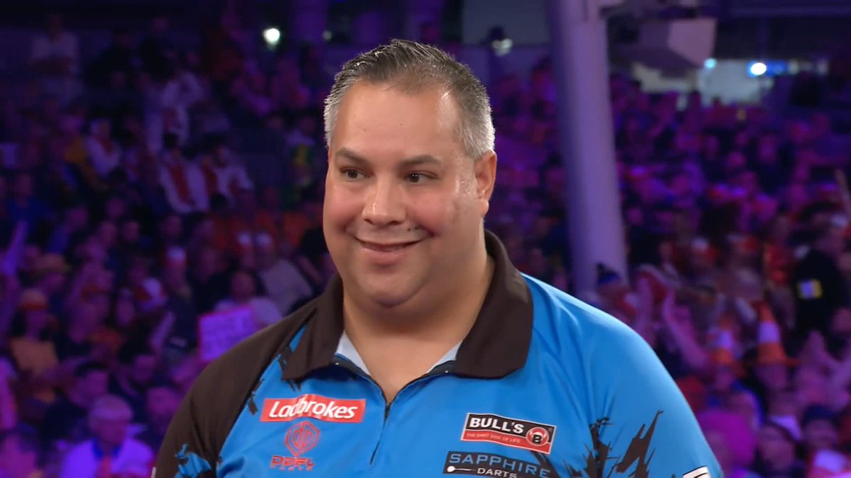 ASPINALL ON A RAMPAGE! Jermaine Wattimena can only smile... Nathan Aspinall takes a commanding 9-1 lead, rattling off six consecutive legs 😮💨 📺 #PCFinals | SF