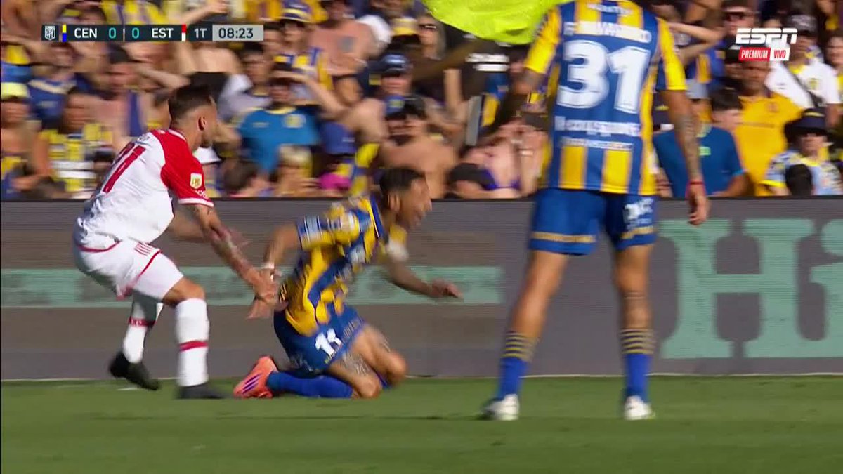 ¡LO ATENDIÓ! Piovi le cometió una infracción a Di María que quedó dolorido en el arranque. 📺 ESPN Premium | Suscribite al Pack Fútbol en