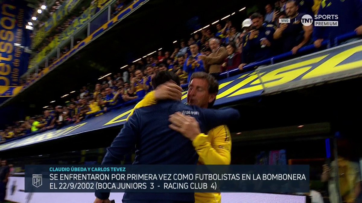 🏟️#LaBombonera y su OVACIÖN para CARLOS TEVEZ. 💙💛💙