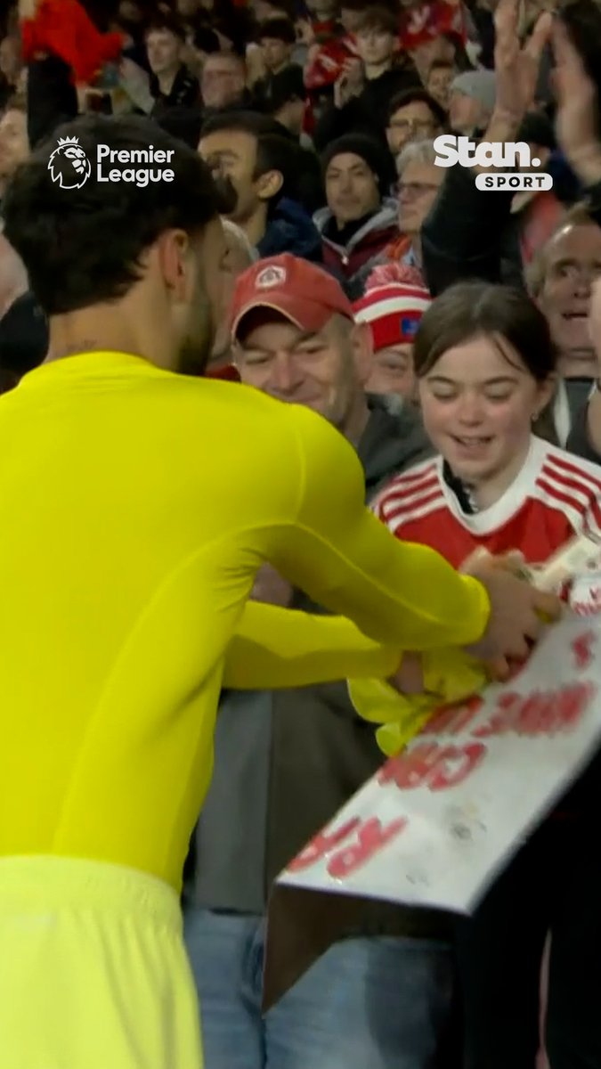 David Raya gifting his jersey to a young fan after a north London derby win ❤️ It’s a moment she won’t forget. ↳ Premier League. Live &amp; On Demand with 4K on Football’s New Home, Stan Sport. Stream now. #StanSportAU #PremierLeague