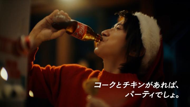 引っ越し中だって、コークとチキンがあればパーティーでしょ。 #Cokeからのクリスマスプレゼント