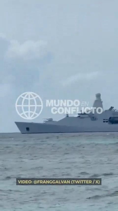 🚨 BUQUES MILITARES EN EL CARIBE EN MEDIO DE LA TENSIÓN CON VENEZUELA Buques de la Armada de los Estados Unidos realizando maniobras en las costas de Divi Beach, Aruba. Tambíen hay un intenso movimiento de helicópteros en la zona. 📹 El video fue tomado por Francisco