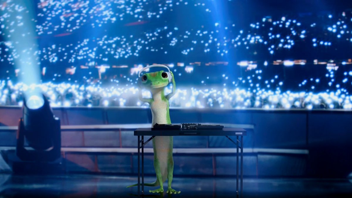 The SNF anthem hits and HERE WE GO. 📺 NBC and Peacock