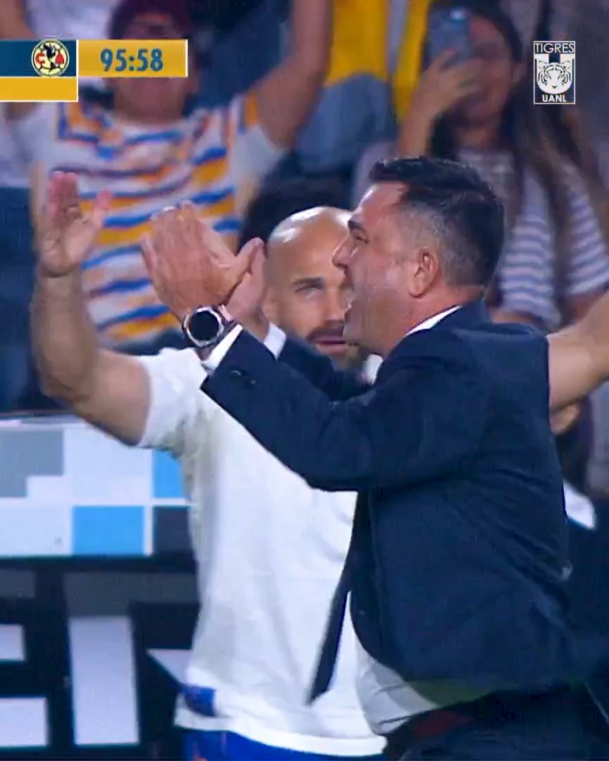 ¡El momento del silbatazo final y locura en el Universitario!