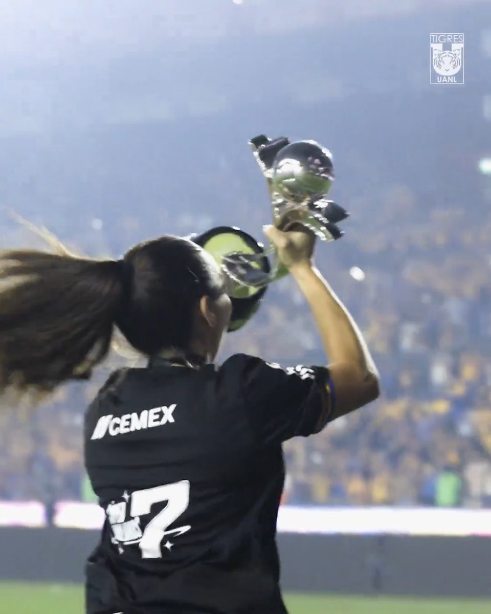 ¡La alegría de ser campeonas! 💛💙