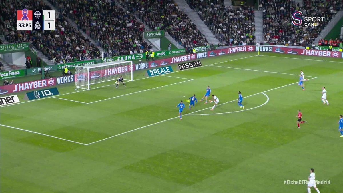 Real Madrid dün Elche ile 2-2 berabere kaldı. Elche'nin 2 golünü de Real Madrid altyapısından yetişen oyuncular attı. bir şunlara bak... bir de 1 sene Galatasaray'da forma giydiler diye her GS maçında rezil oynayan Emre Kılınç ve Okan Kocuk'a bak..