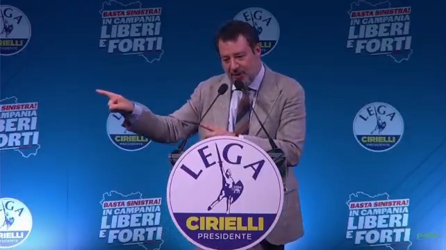 "Alle elementari copiavamo da quello più bravo, sempre che non fosse infame. Ma perché? Cosa ti toglie farmi vedere il compito?" Copiava alle elementari, ora è tutto più chiaro.