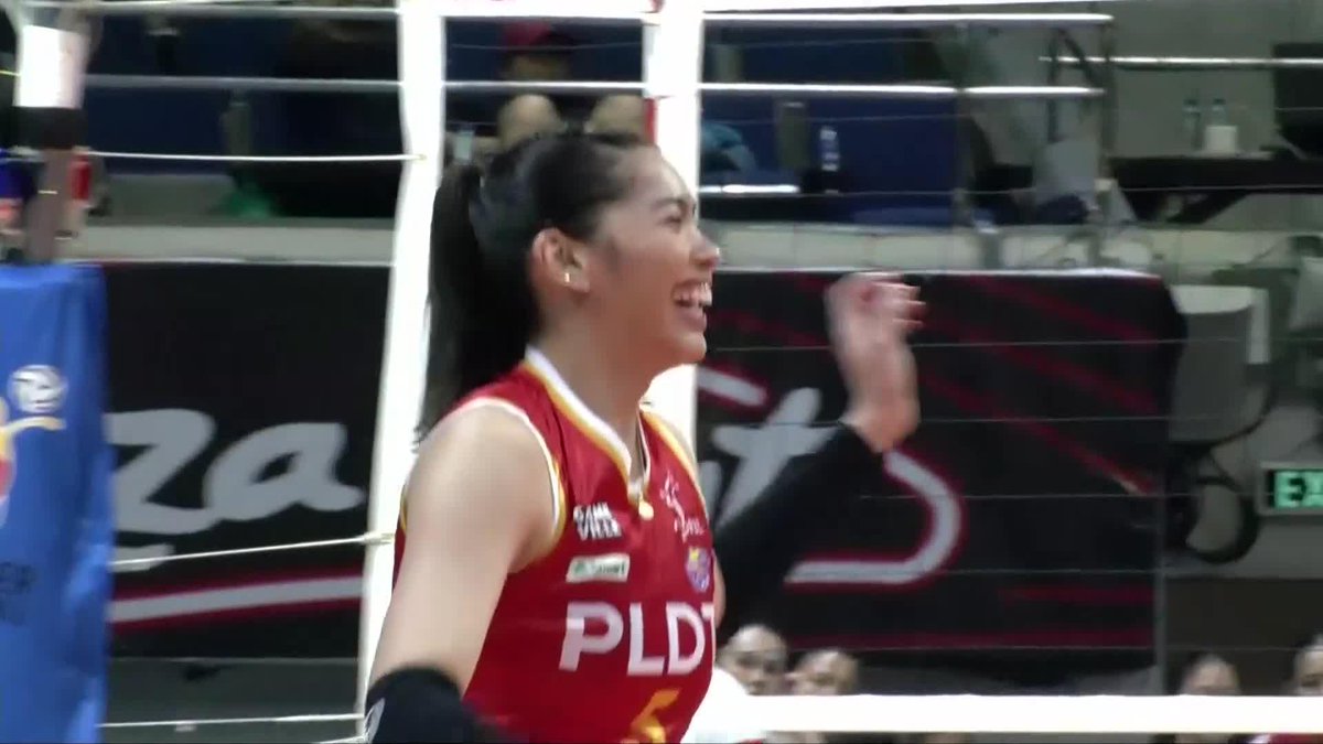 INSTANT IMPACT FROM ALLEIAH 🔥 Alleiah Malaluan delivers important points off the bench for the PLDT High Speed Hitters against the Cignal Super Spikers in the fourth set of their 2025 PVL Reinforced Conference quarterfinal clash! #PVL2025 #TheHeartOfVolleyball