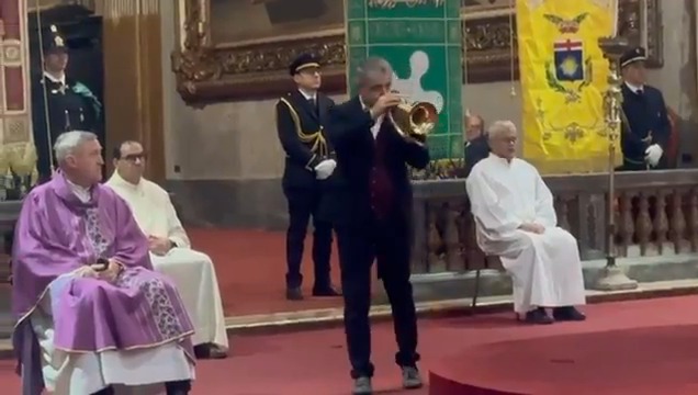 Paolo Fresu suona al funerale di Ornella