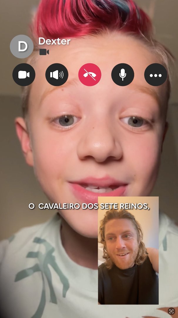 Quem disse que não pode ter cavaleiros servindo tudo no Brasil? 🐴 ⚔️. Peter Claffey e Dexter Sol Ansell estão confirmados pra um painel de #OCavaleiroDosSeteReinos em 4 de dezembro, na CCXP! #HBOMaxNaCCXP