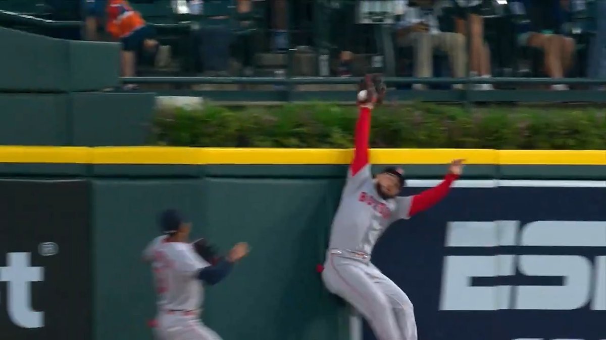 Top Plays of 2025: No. 70 Wilyer Abreu alley-oops it to Ceddanne Rafaela for an unbelievable catch!