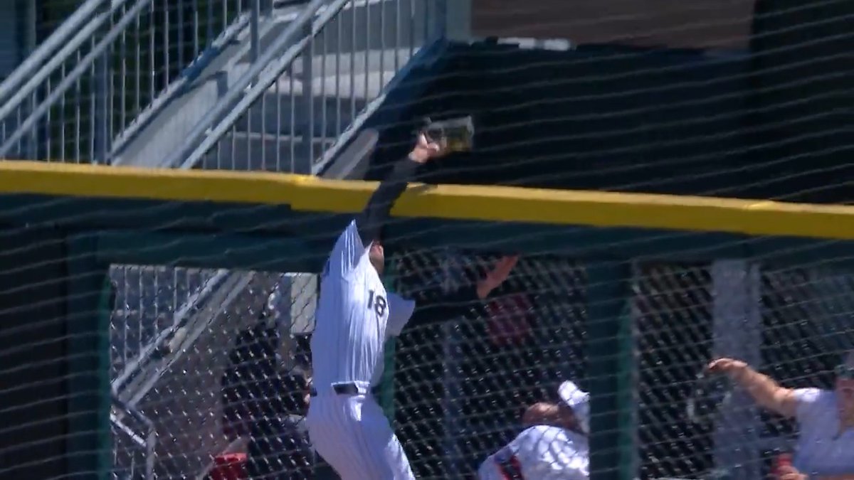 Top Plays of 2025: No. 69 Mike Tauchman robs Giancarlo Stanton with a perfectly timed leap!