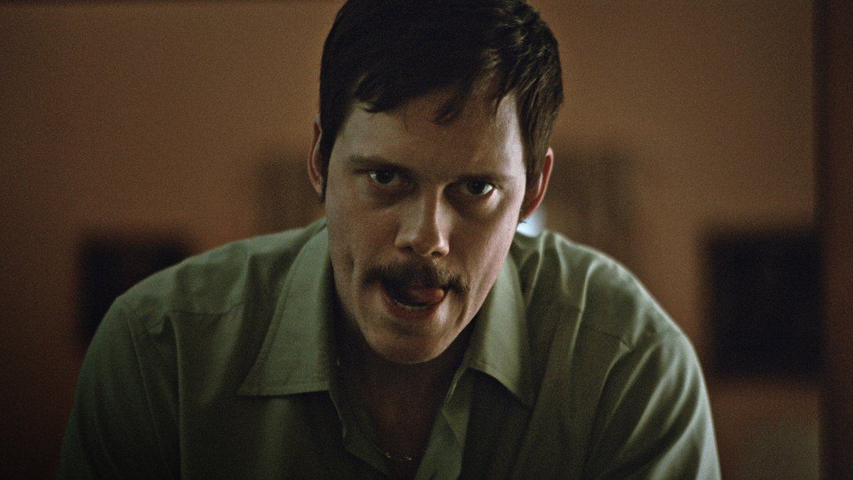 Official trailer for Gus Van Sant's #DeadMansWire. Starring Bill Skarsgård, Dacre Montgomery, Colman Domingo, Myha’la, Al Pacino, and Cary Elwes.