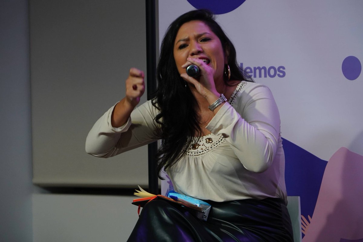 La valentía de Sarah Santaolalla. ♀ frente a Feijóo, Ayuso o Abascal, o la valentía de 🔻Mar Cambrollé 🏳️⚧️ Hay Ley Trans haciendo frente a la transfobia del PSOE, nos enseña a todas que no nos van a disciplinar. 🎥 Laura Arroyo