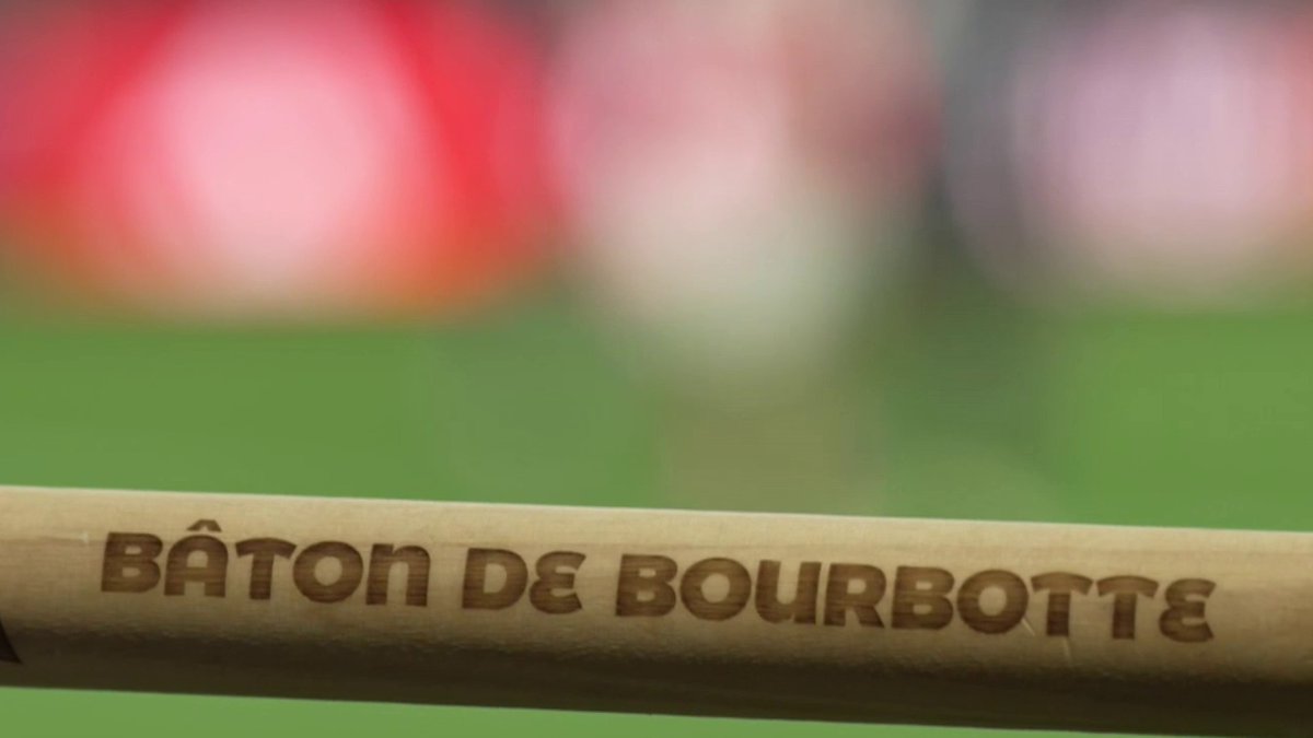 ⚽ #LeMagLigue1 | Bâton de Bourbotte : l'autre trophée de la Ligue 1 ! 🔎 Les équipes du Mag Ligue 1 sont parties à la rencontre des supporters brestois pour savoir s’ils connaissent l’existence du Bâton de Bourbotte. 📺 L'émission en replay :