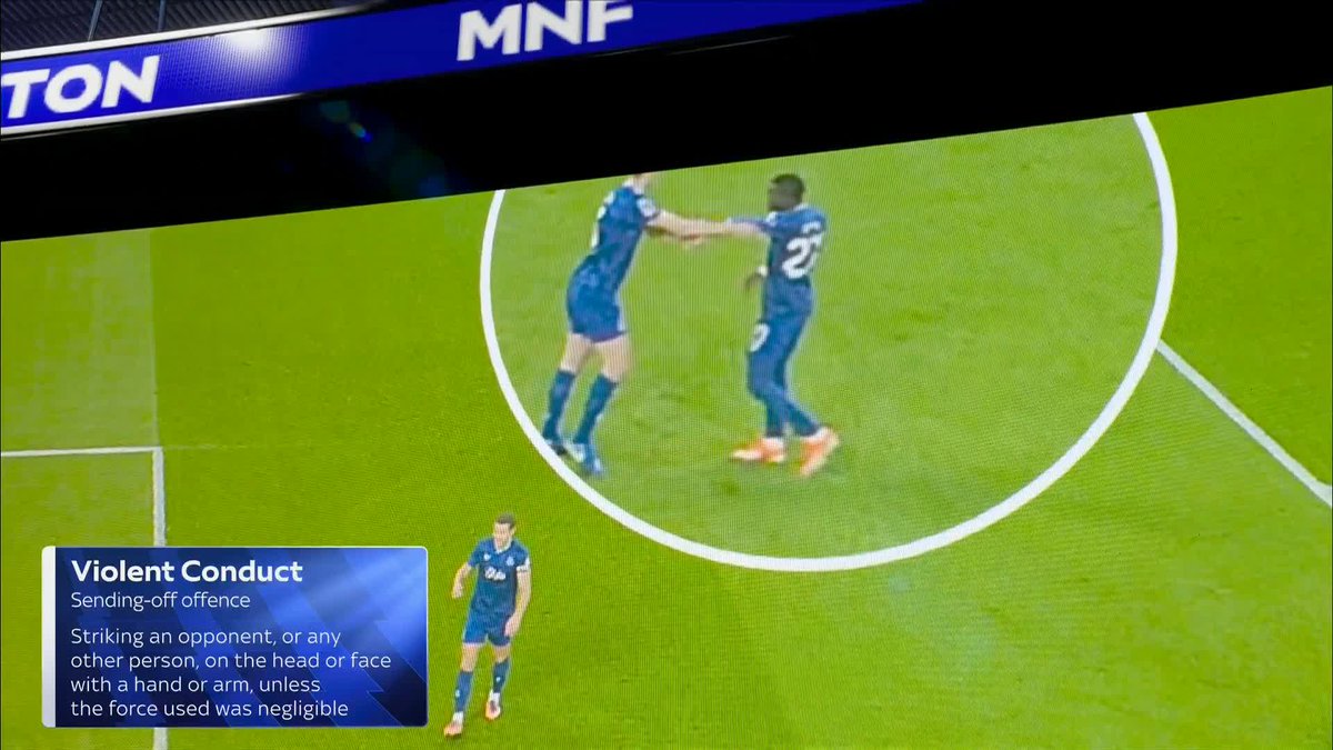 "We're talking about a slap here" The MNF studio analyse Idrissa Gueye's red card for raising a hand at his own team-mate 🟥