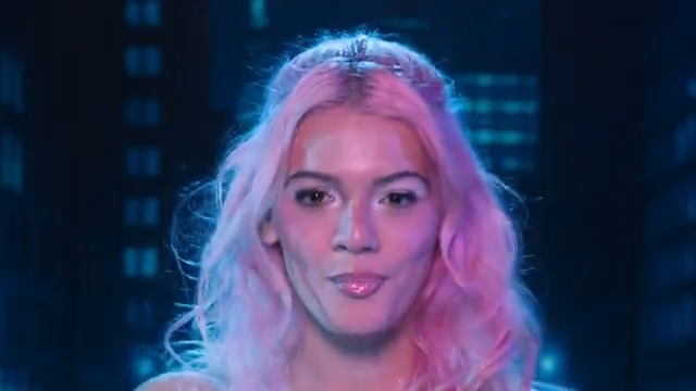 SERVIU DEMAIS! Aya Florez entrega tudo em clipe da viciante "eu te superei", seu novo single. 💔