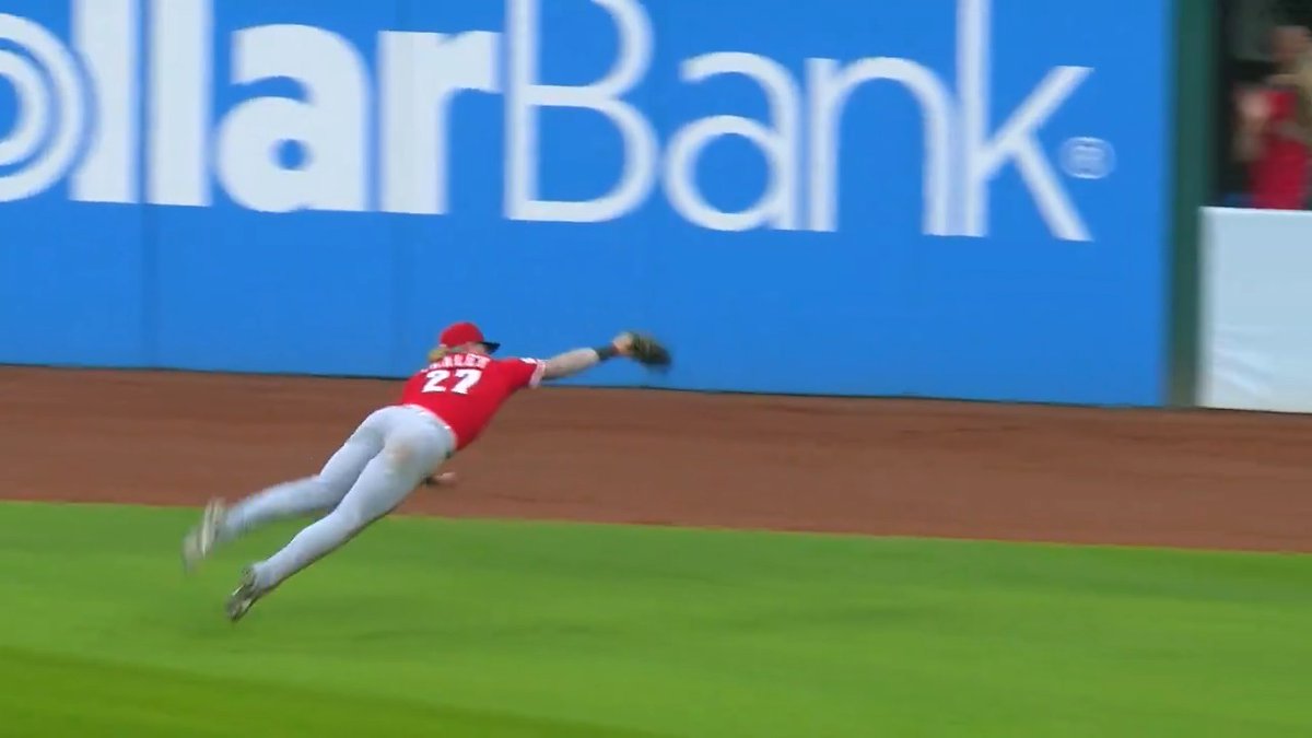 Top Plays of 2025: No. 62 Jake Fraley dives on the full sprint to make the play!
