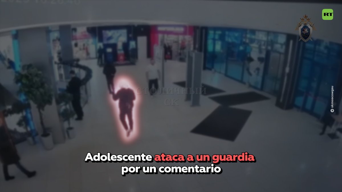 🇷🇺 | En Moscú, un adolescente apuñaló a un guardia de seguridad que le hizo una observación. Mientas era detenido, hirió en las manos a dos policías.
