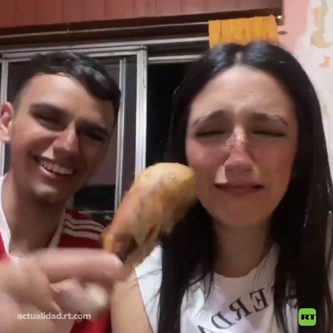 🔴 | Una chica de 24 años descubre el origen de la carne de vacuno. Joven que aparentemente no sabía de dónde proviene la carne que se consume, se quedó sorprendida al descubrir su origen. Y ahora dice entender por qué los vegetarianos eligen no comerla.