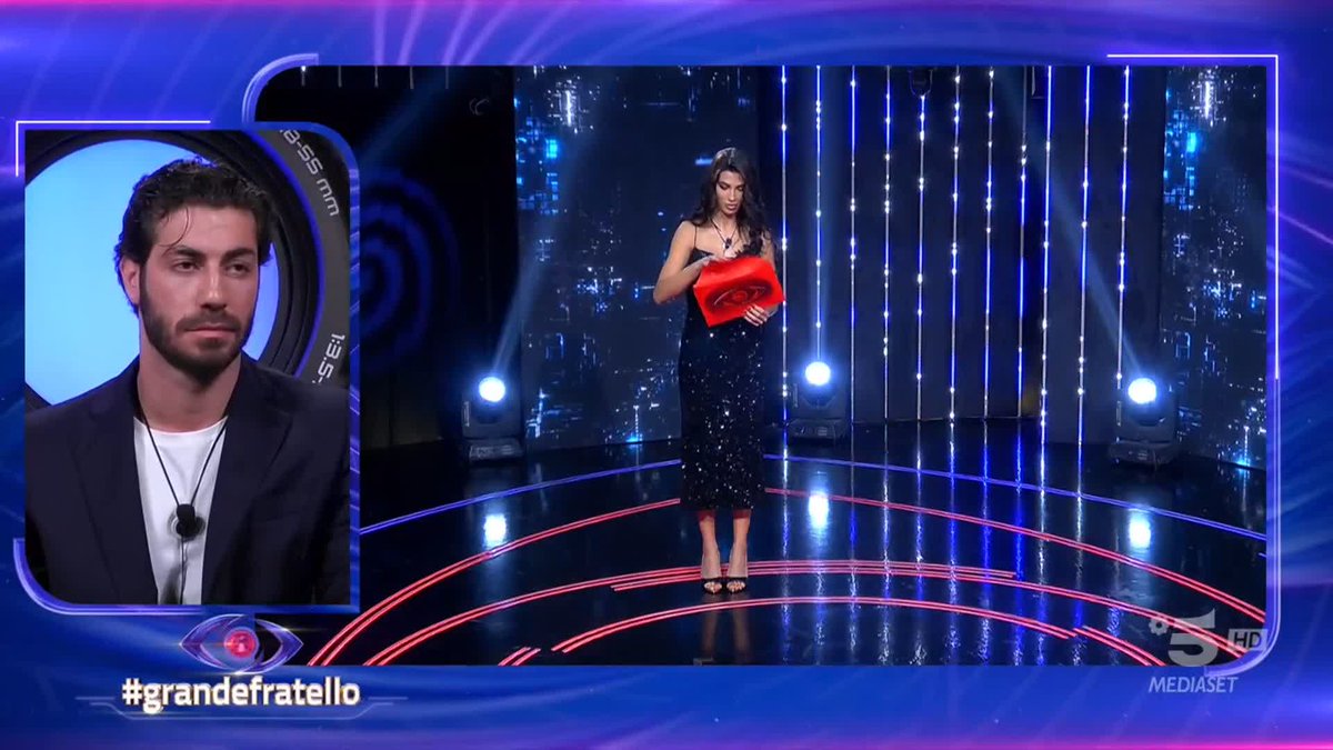 Rasha scopre il contenuto della busta rossa 🔥 #GrandeFratello