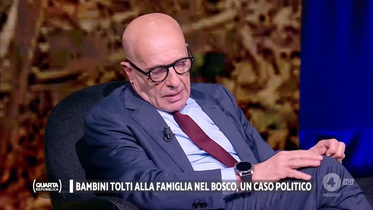 "Tanti anni fa lasciando mia moglie ho fatto una violenza su mio figlio, perchè aveva 6 anni e sicuramente sarà stato un trauma più difficile da superare piuttosto che non avere il cesso in casa." #Sallusti #quartarepubblica