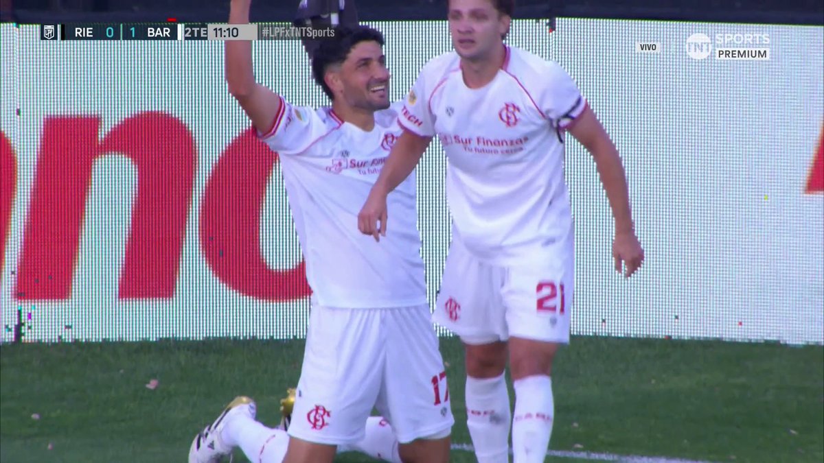 No, pero es escandaloso cómo Blandi le afanó el gol de su vida al pibe Porras.