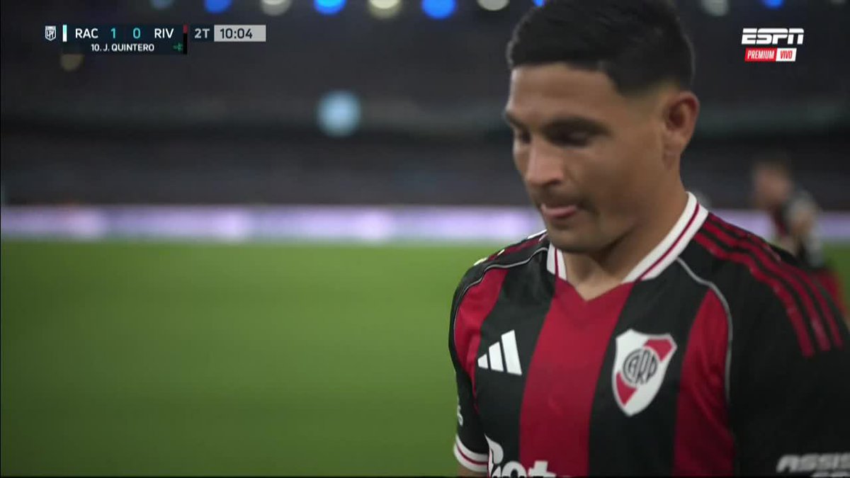 "Salas" Por los abucheos y silbidos de la gente de Racing al jugador de River tras ser sustituido.