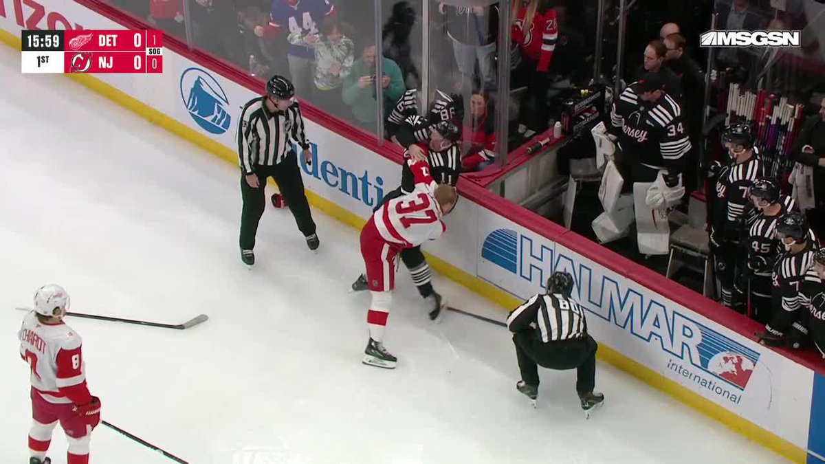 A 50 second tilt with not a lot of punches between Noesen and Compher 😂🥊