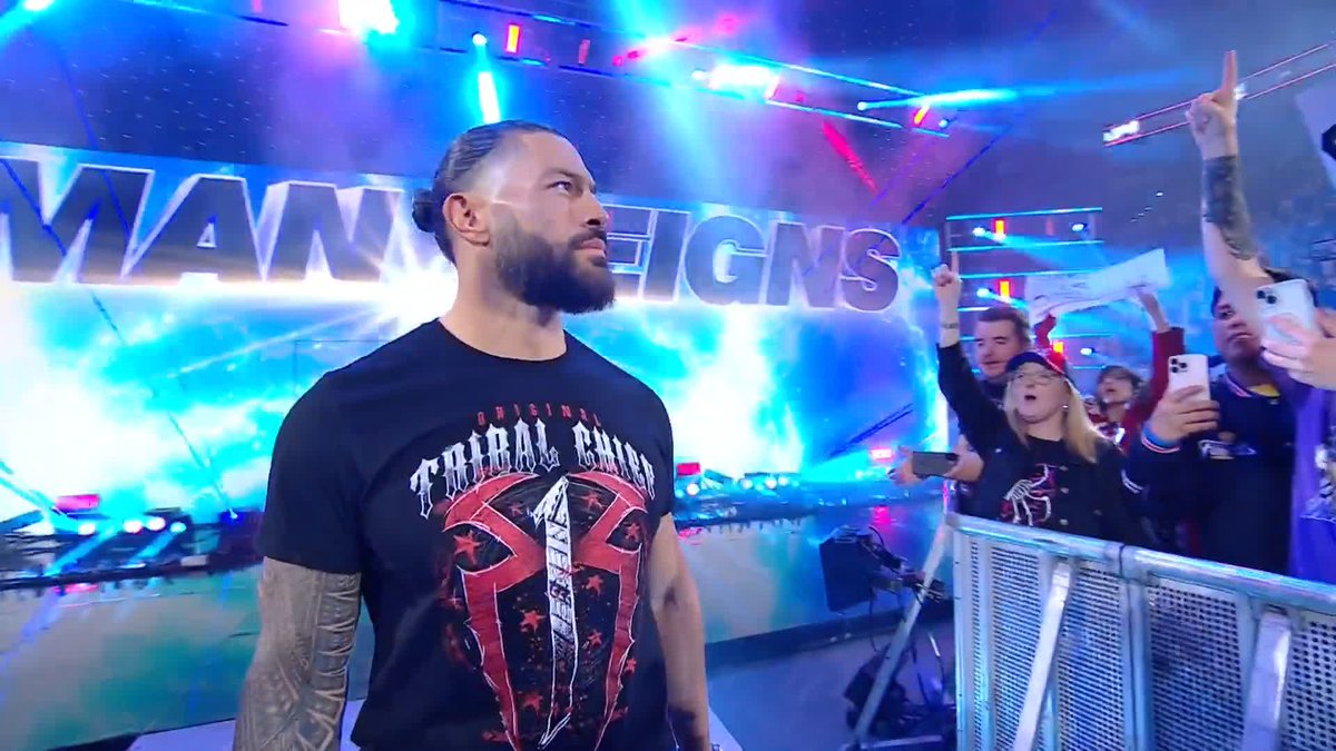 ROMAN REIGNS IS HERE TO KICK OFF RAW! ☝️ Acknowledge your OTC.