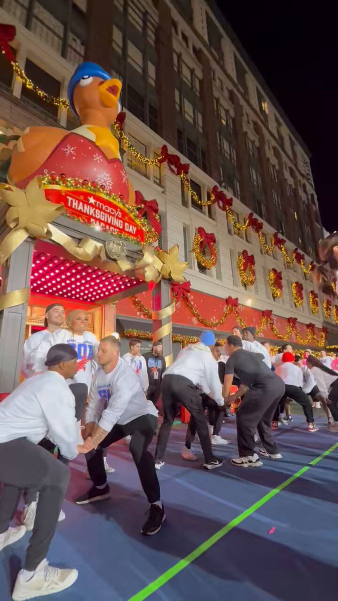 Who’s ready for Macy's Thanksgiving Day Parade?! 🦃🌟#MacysParade