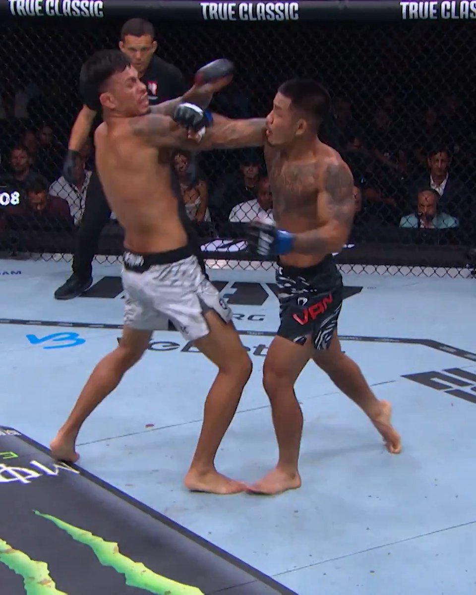 Earning his shot at the gold! 🔥 🇲🇲🇺🇸Joshua Van put up one helluva performance last time out to become the next in line for the title! 🔜 The Fearless challenges flyweight champ Alexandre Pantoja NEXT WEEK! #UFC323