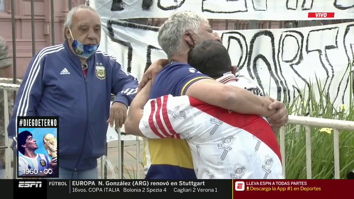 Y cuando te pregunten por qué Maradona fue tan grande, mostrales esta imagen... #DiegoEterno 🔟♾️