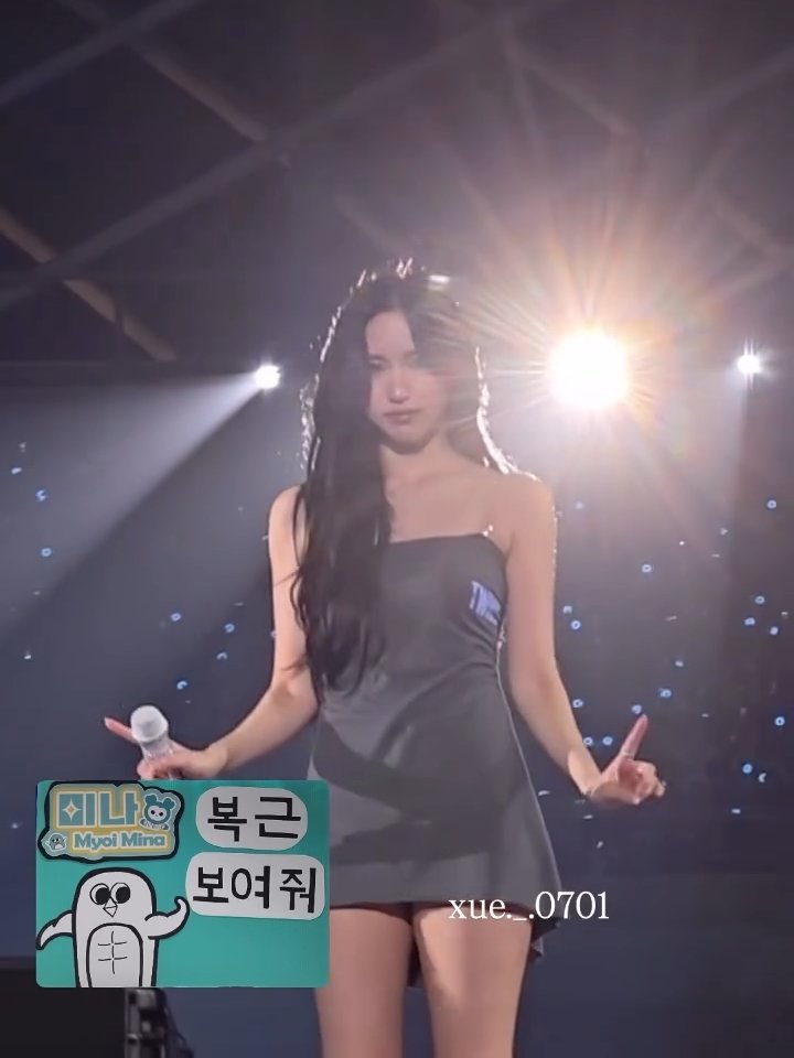 Mina cutely saying she can't show her abs because she's in a dress 😭