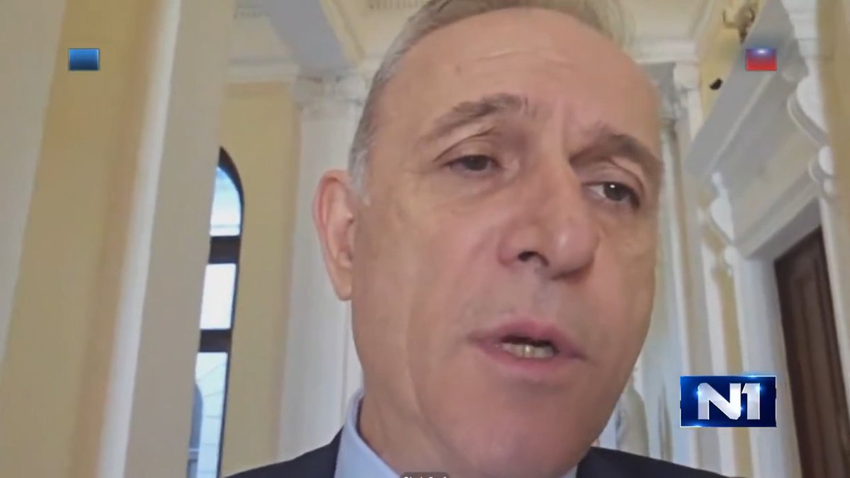 General u penziji Здравко Понош, predsednik SRBIJA CENTAR SRCE i narodni poslanik, rekao je za N1 nakon incidenta ispred Skupštine, kada je policija pokušala da spreči poslanike da uđu u parlament, da nisu hteli da objasne šta oni to čuvaju.